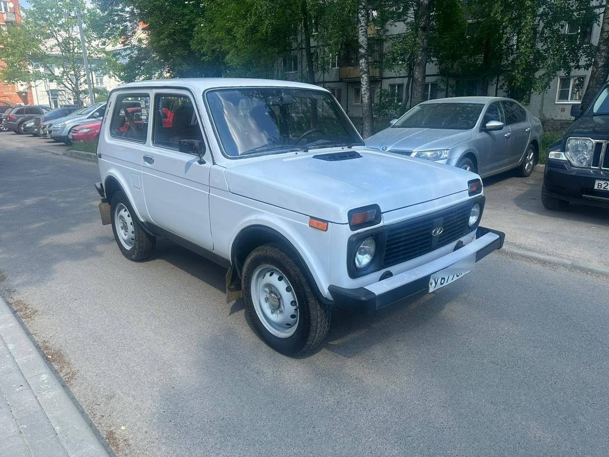 Купить LADA (ВАЗ) 2121 (4x4) I Рестайлинг внедорожник 3 дв., 2009 года,  цвет: Белый, за 500000 руб. в Санкт-Петербурге